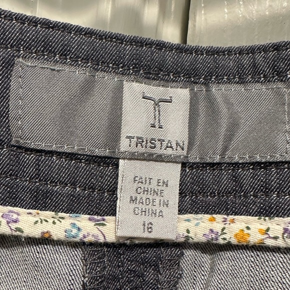 Mini Skirt - Picture 3 of 3